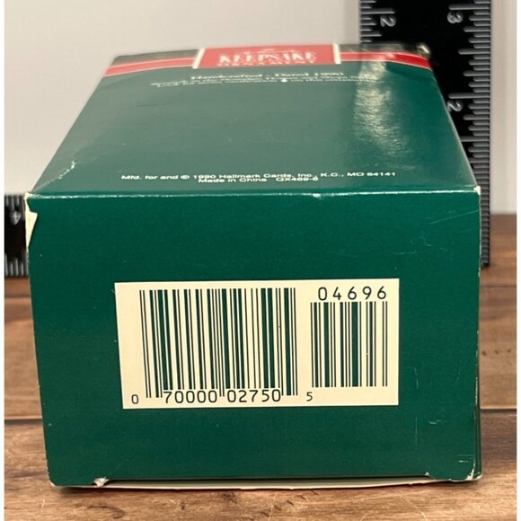 1990 HALLMARK KEEPSAKE ORNAMENT QX469-6 HOLIDAY HOME NOSTALGIC HOUSES AND SHOPS - Picture 3 of 5